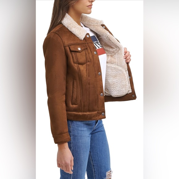Levi's Women's Classic Sherpa Lined Trucker Jacket - Picture 3 of 10